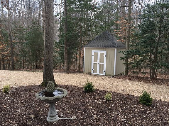 Middle of circle driveway