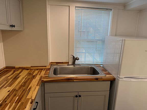 Kitchen (sink) and window