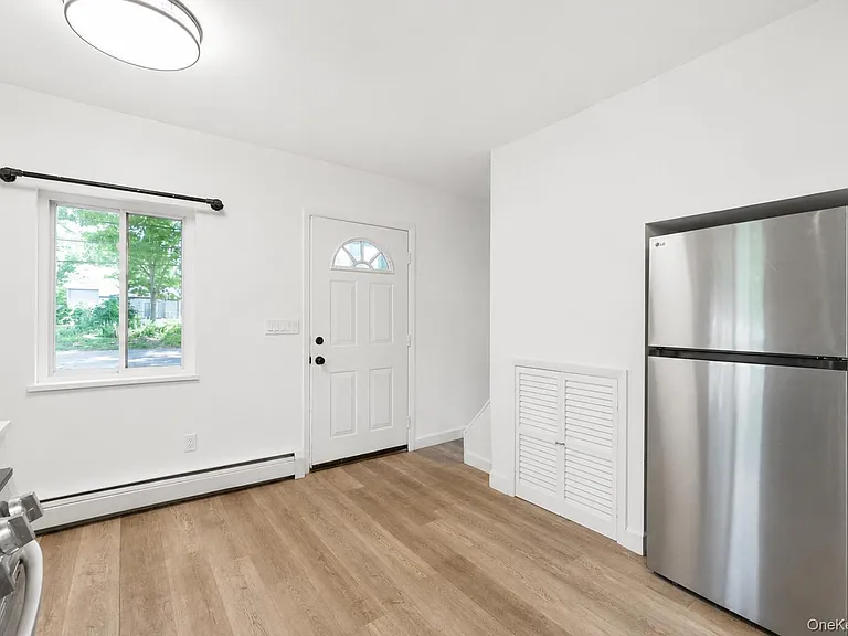 60 Morris Ave — Photo 6