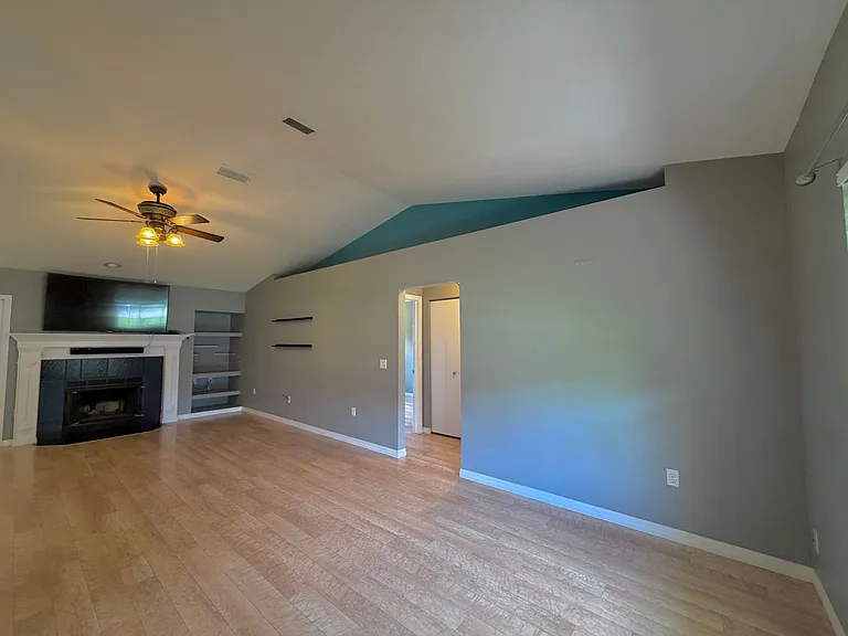 3946 NW 59th Ave — Photo 3