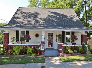 721 S 8th St, Saint Charles, MO 63301