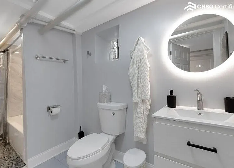 Full Bath with Tub