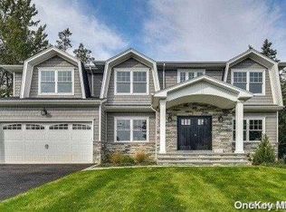 4 Crocus Dr, Syosset, NY 11791