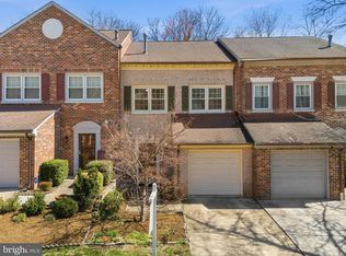 5885 Woodfield Estates Dr, Alexandria, VA 22310