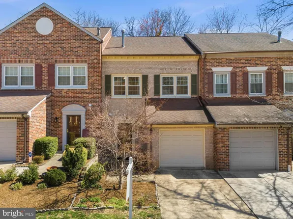 5885 Woodfield Estates Dr, Alexandria, VA 22310