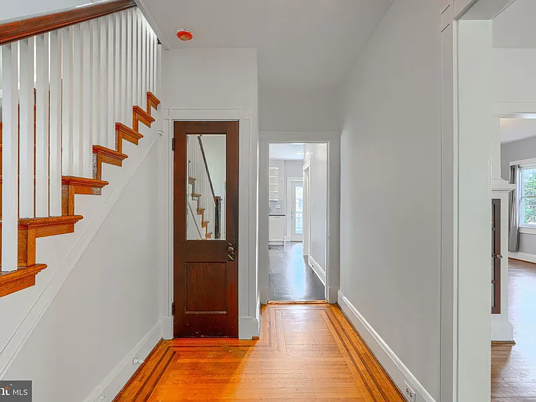 2210 Lake Ave — Photo 3