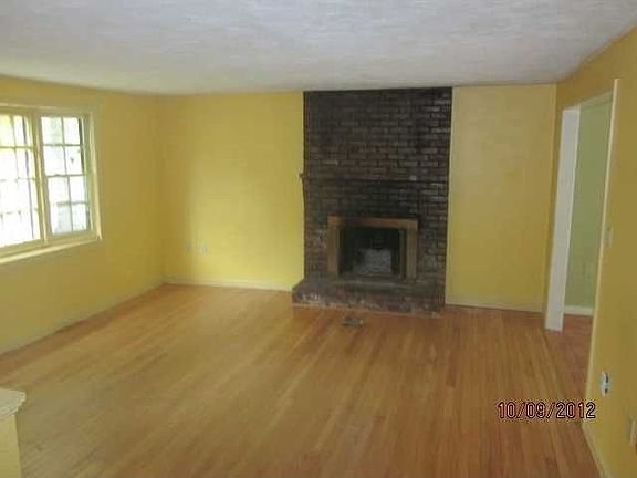 4th image of 198 Kingsbury Ave
