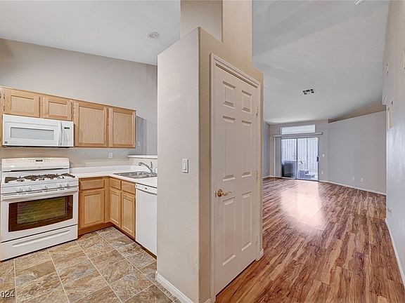 5th image of 9708 Fionna Ln Unit 102