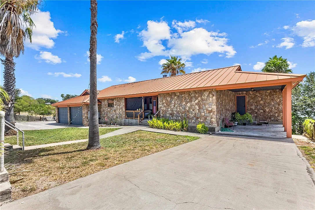 5 bed, 3.0 bath, 3631 sqft, $3,500 — Photo 3