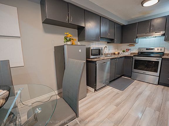 5th image of 92 Highland Cres