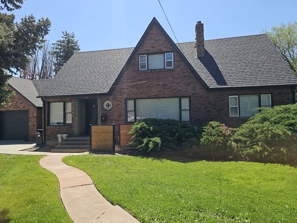 Front view of property