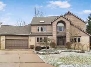 9237 Lerwick Dr, Dublin, OH 43017