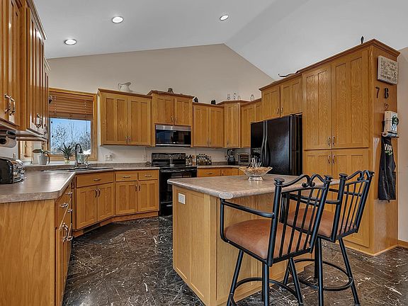 4th image of 10927 287th Ave NW