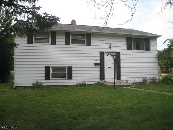 2nd image of 36687 Lakehurst Dr