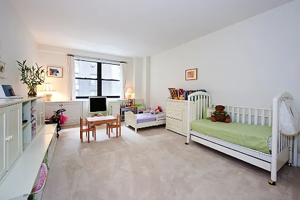 Rented by In New York Realty | media 18