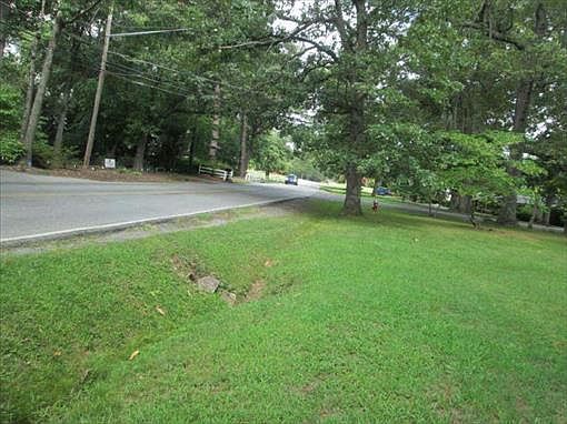 2nd image of 521 Oakland Dr