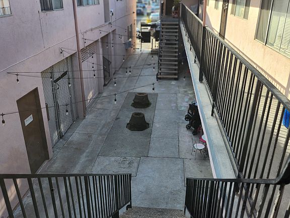 2nd image of 924 Saint Louis Ave APT 10