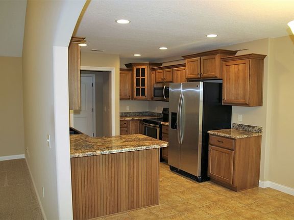 3rd image of 906 Heatherwood Ln