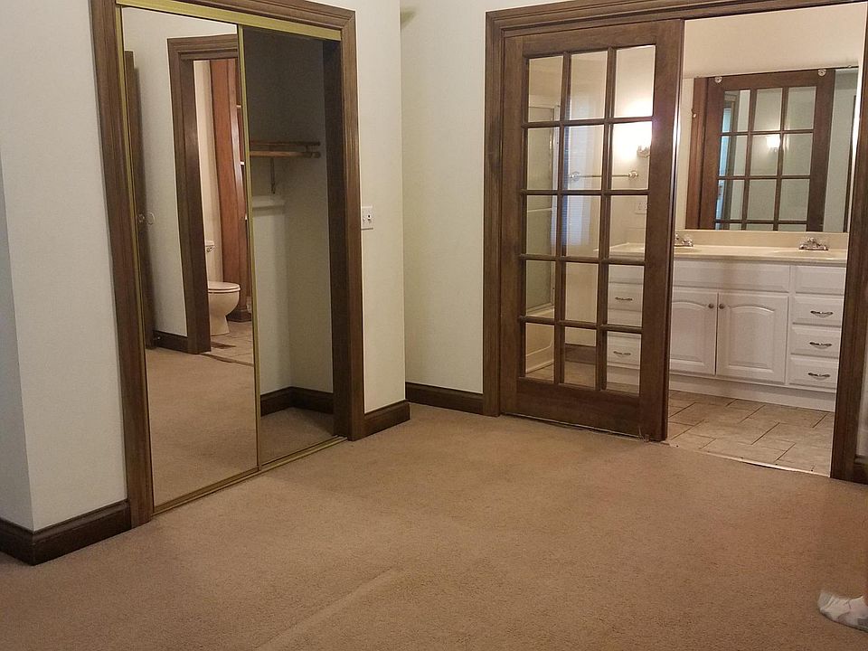 1st image of 219 Morton Ave #221