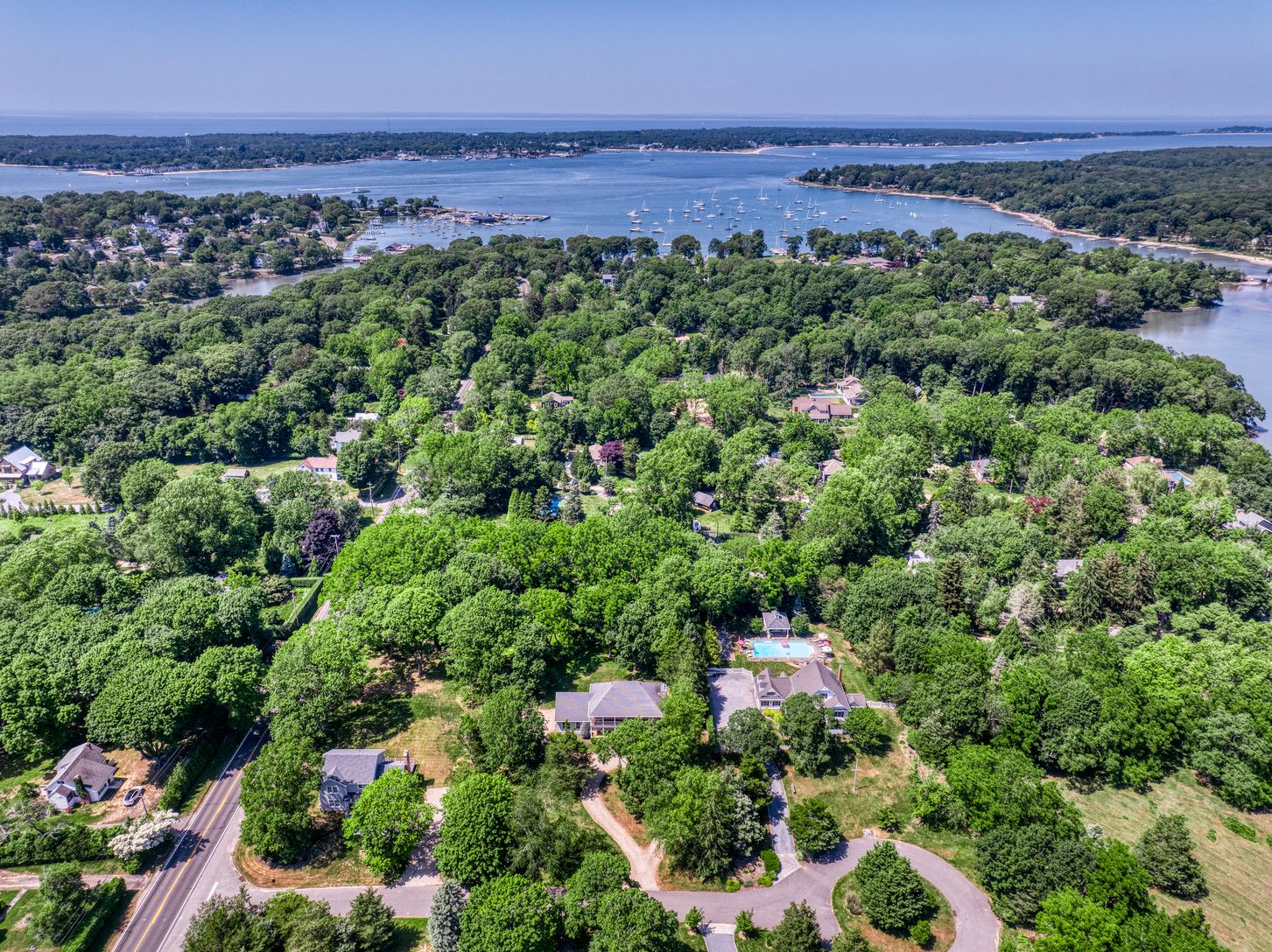 Convenient to Dering Harbor, marina, Heights shops, restaurants, tennis, beaches and ferry.