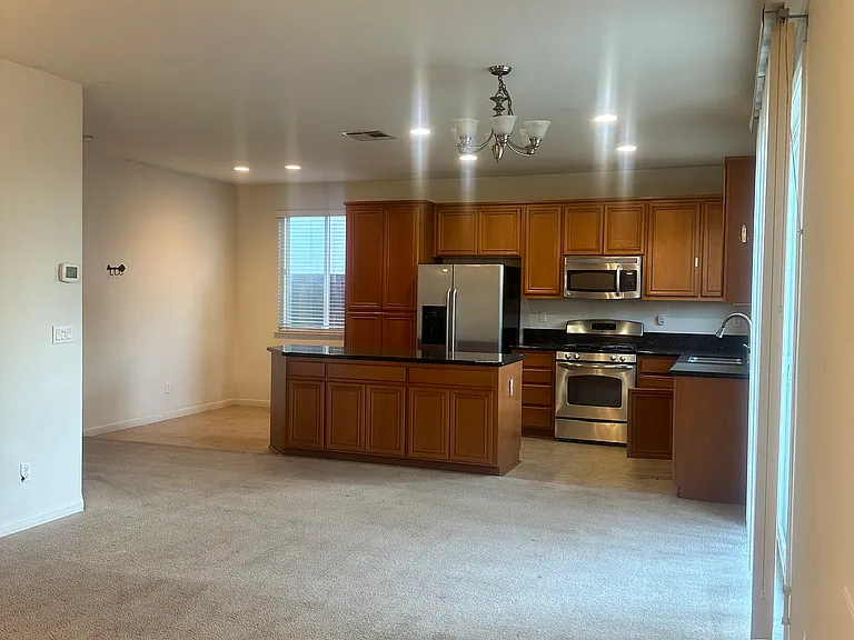 1635 Courtyard Dr — Photo 5