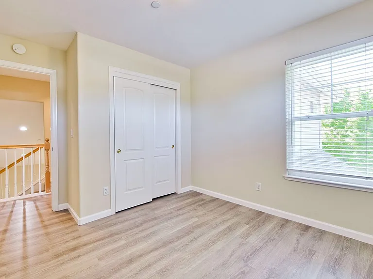 352 Beemer Ave — Photo 32