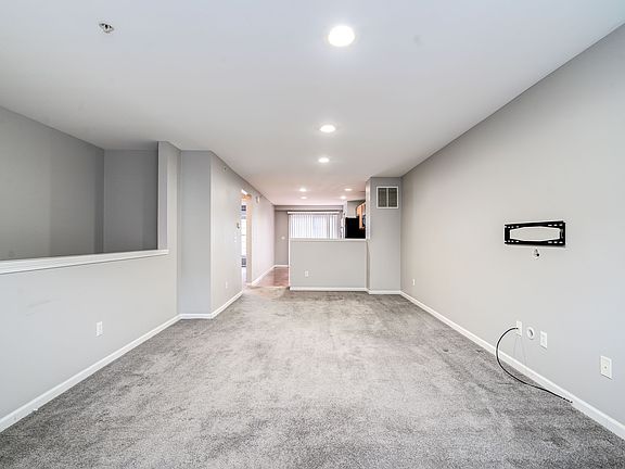 4th image of 27893 Hopkins Dr #135