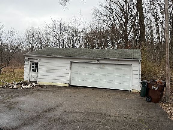 2nd image of 1856 E Concord Rd