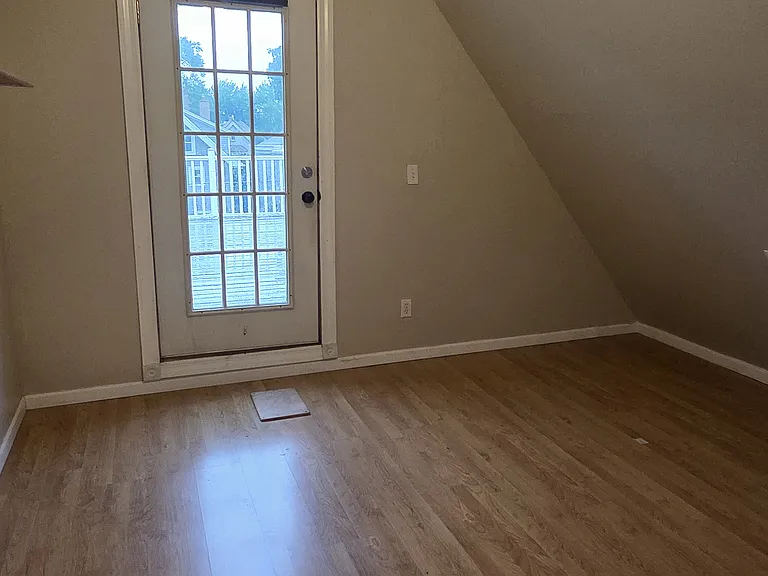 4th bedroom with exit to the deck