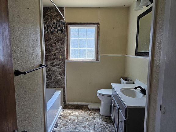 5th image of 112 Holly St
