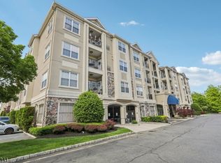 9203 Ravenscroft Rd, Clifton, NJ 07013