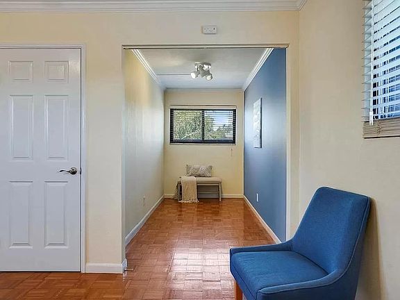 2nd image of 385 Larkspur Dr Unit B