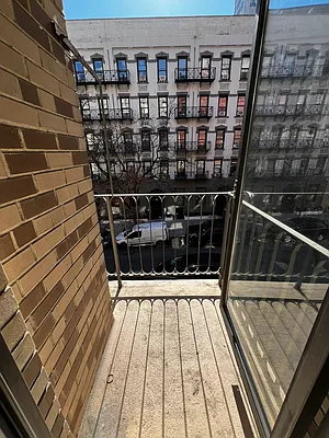 Rented by Salon Realty Corp | media 9