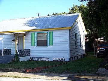 1st image of 118 Flower Dr