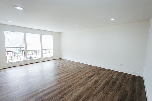 5th image of 2101 Dexter Ave N