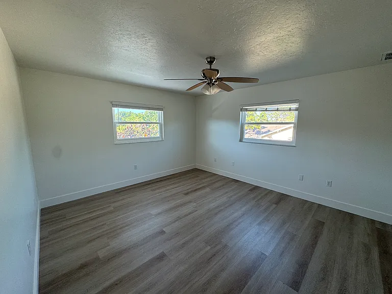 601 Shetland Cir — Photo 45
