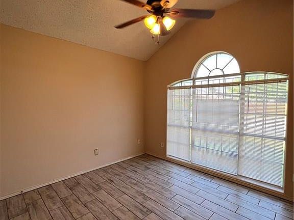 3rd image of 3219 Tagle St