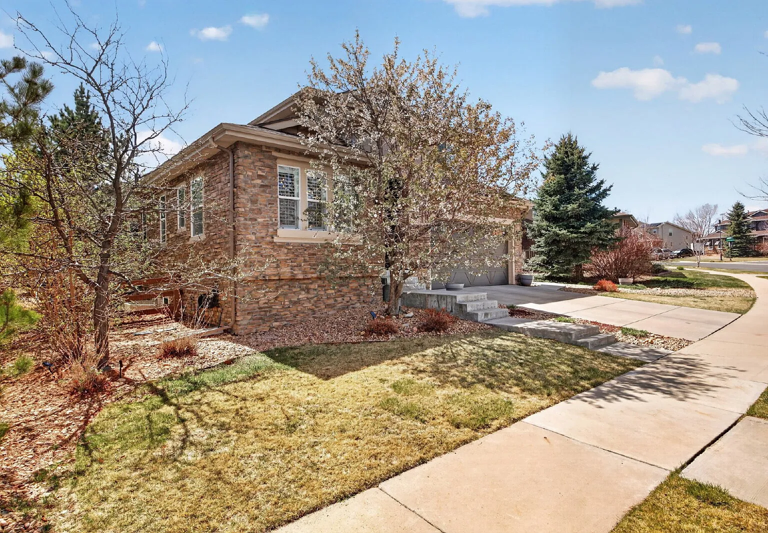 5 bed, 3.5 bath, 4544 sqft, $4,600 — Photo 3