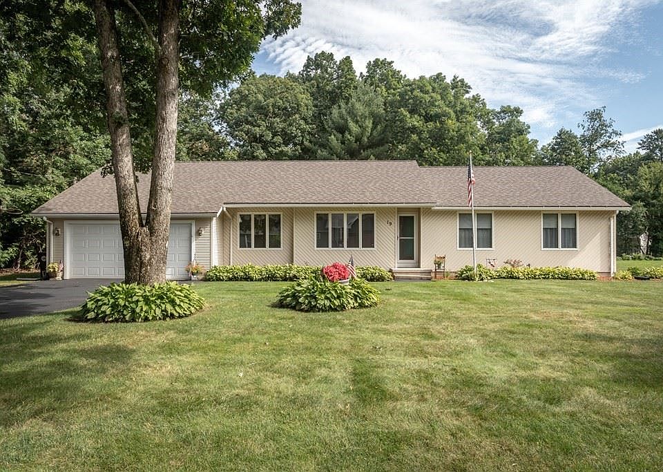1st image of 19 Pauline Ln