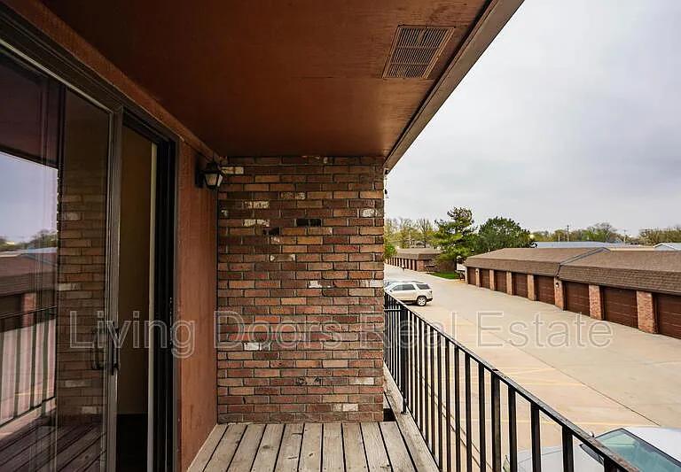 1935 N Lincoln Ave #106 — Photo 8