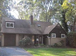 8 Copperbeech Pl, Merrick, NY 11566