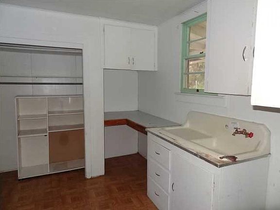 5th image of 300 4th St