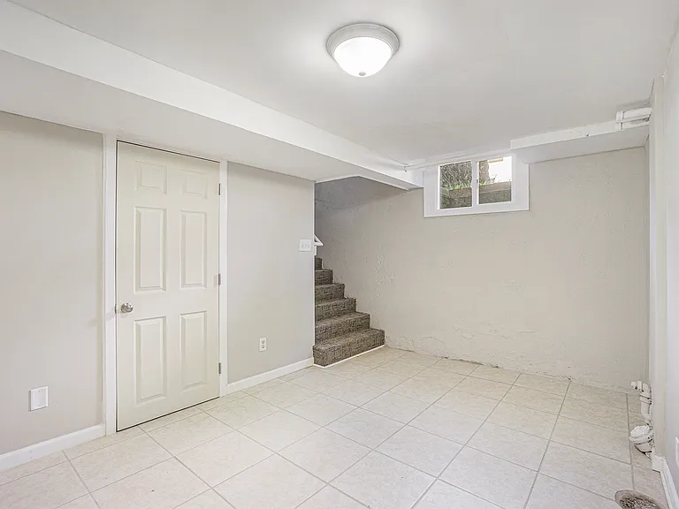 258 Capital Ave NE — Photo 4