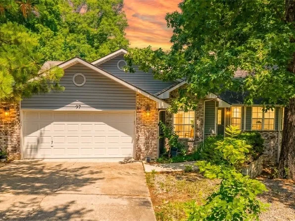 27 Quantock Hills Dr, Bella Vista, AR 72715
