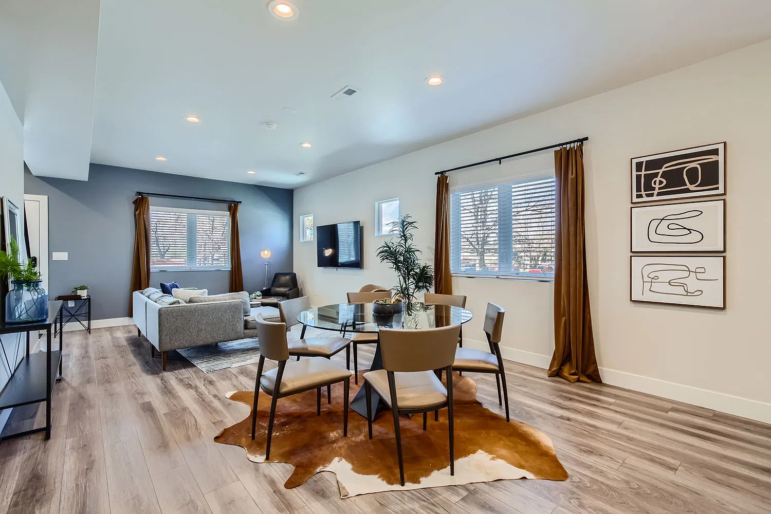3 bed, 3.5 bath, 1900 sqft, $5,000 — Photo 3