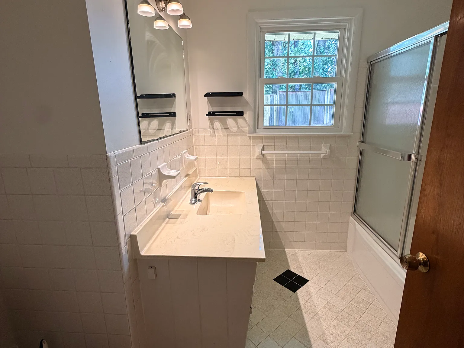 3 bed, 1400 sqft, $2,900 — Photo 4