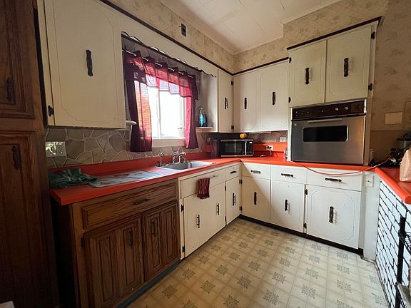 4th image of 63 Rideout Avenue