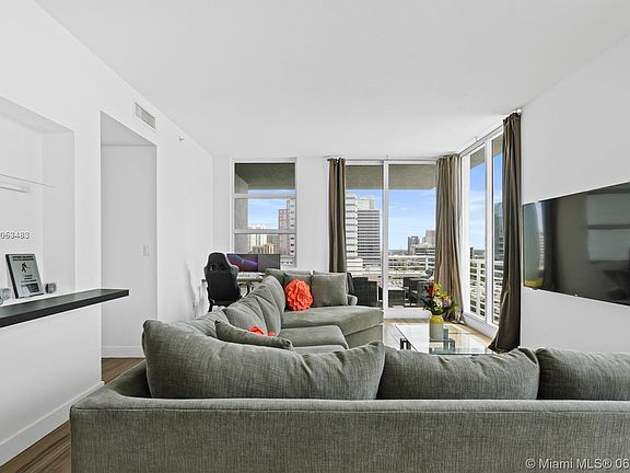 2nd image of 315 NE 3rd Ave APT 1103