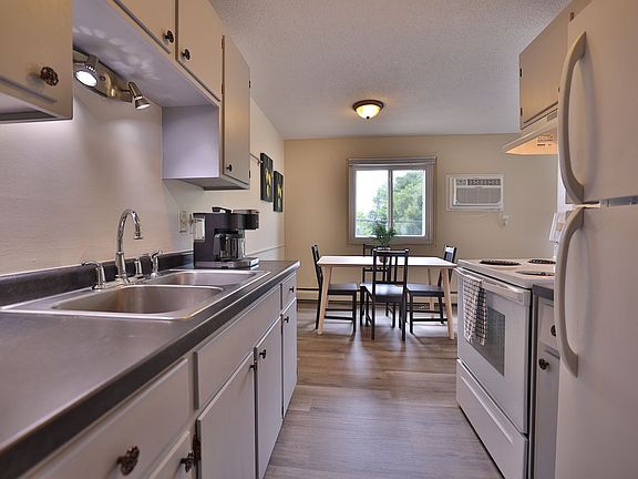 5th image of 1441 Marshall St NE #206