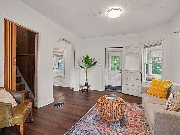 5th image of 711 Millard Ct